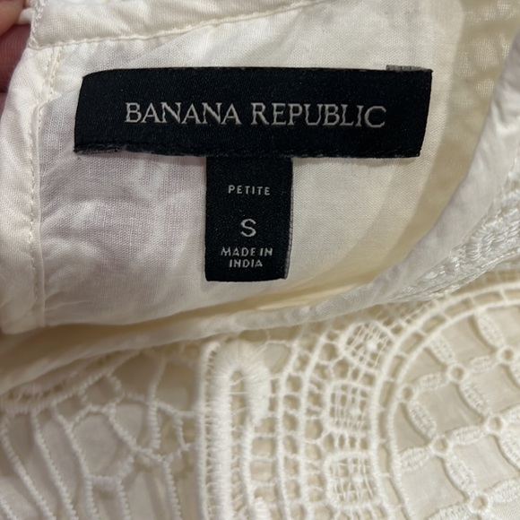 Banana Republic Ivory Lace sleeveless top. Spring/Summer - Picture 2 of 5